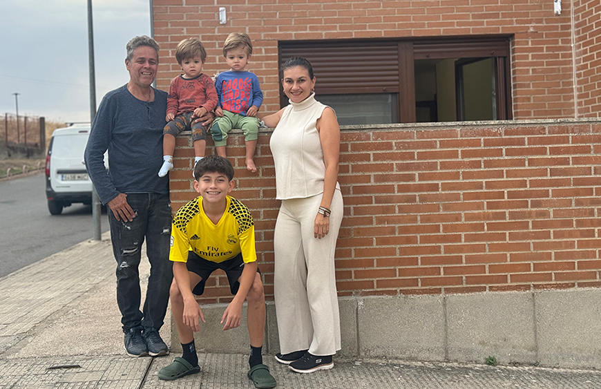 Una Familia en su llegada&hellip;