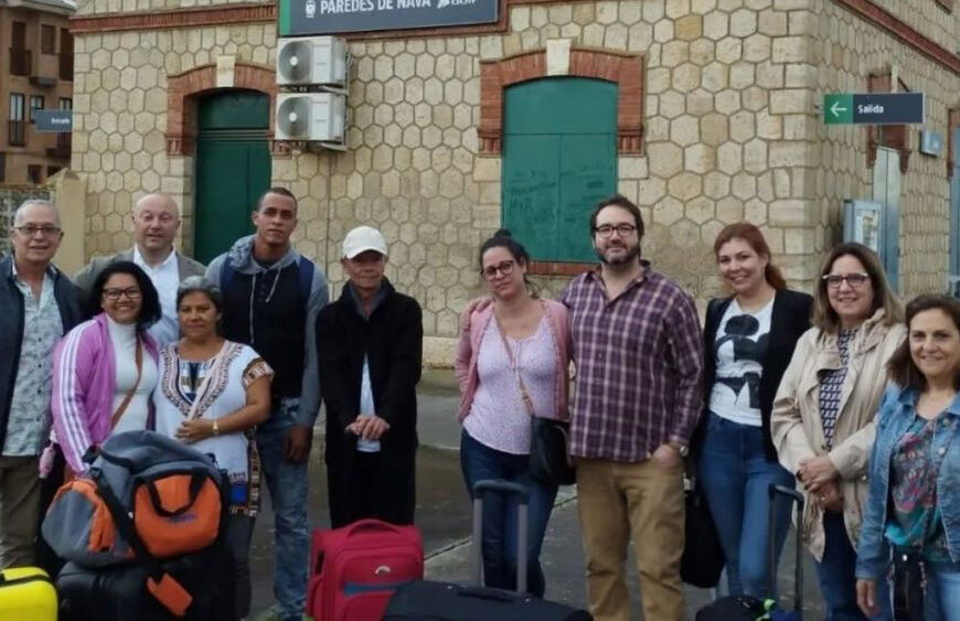 Personas migrantes que rescatan pueblos. El caso de Paredes de Nava y Fermoselle.